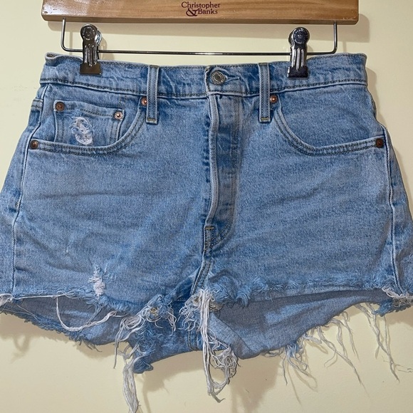 Womens Levi’s 501 Button Fly Light Wash Denim Shorts - Picture 1 of 5